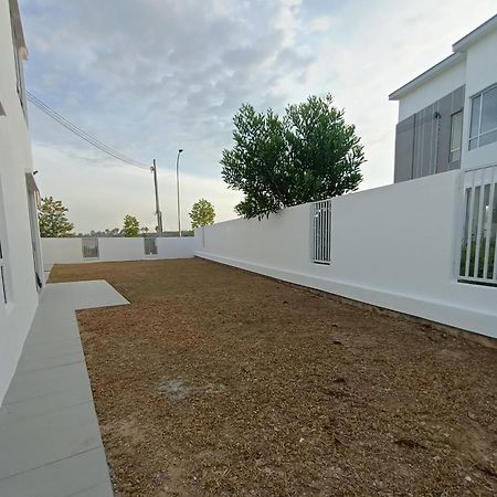 Bungavilla Resthouse Sendayan Port Dickson Ngoại thất bức ảnh