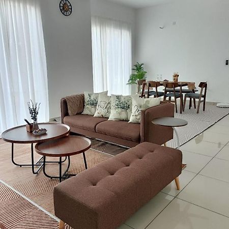 Bungavilla Resthouse Sendayan Port Dickson Ngoại thất bức ảnh